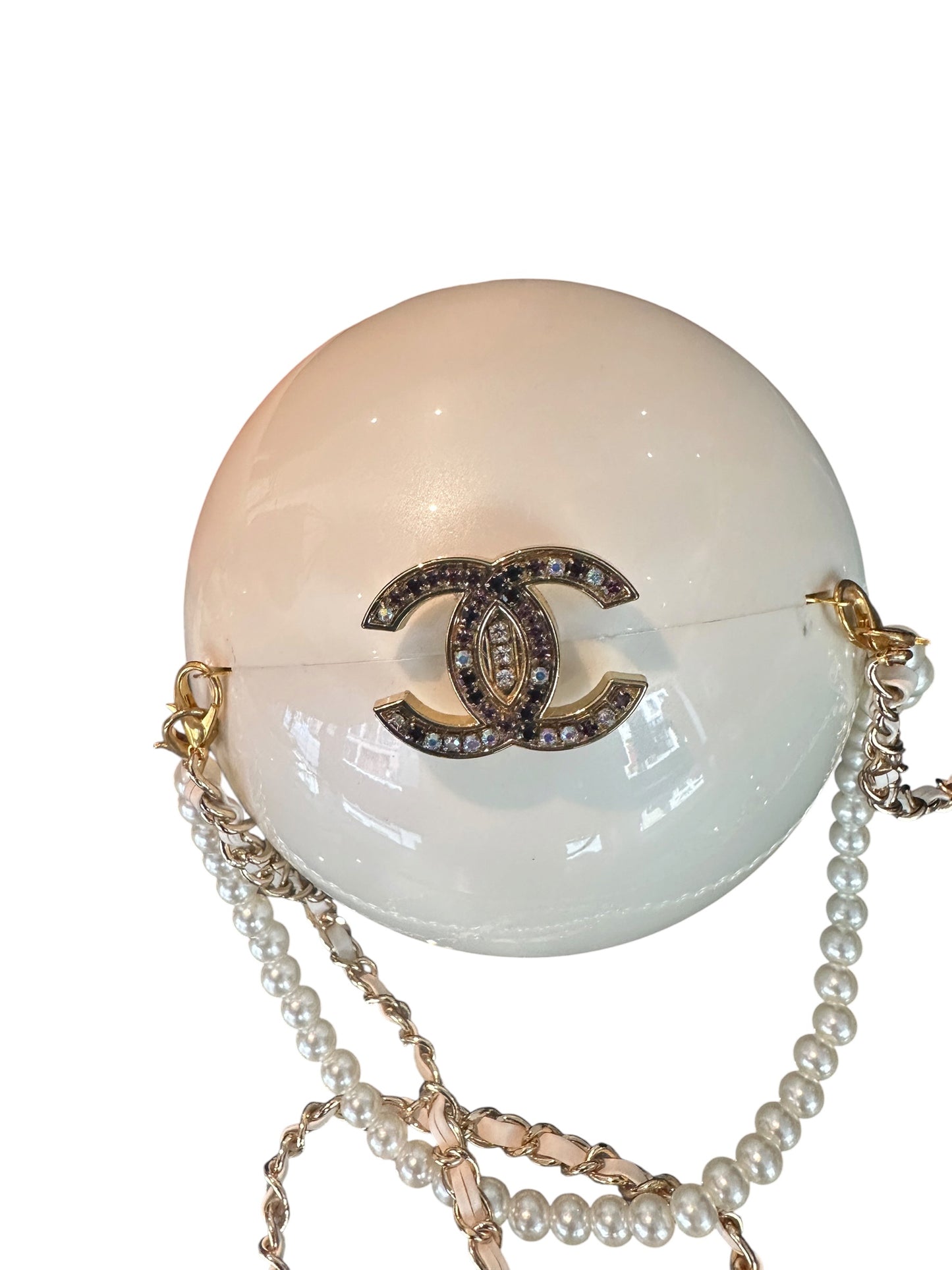 Chanel – Minaudière Pearl Ball Blanc Nacré avec Bandoulière Perles