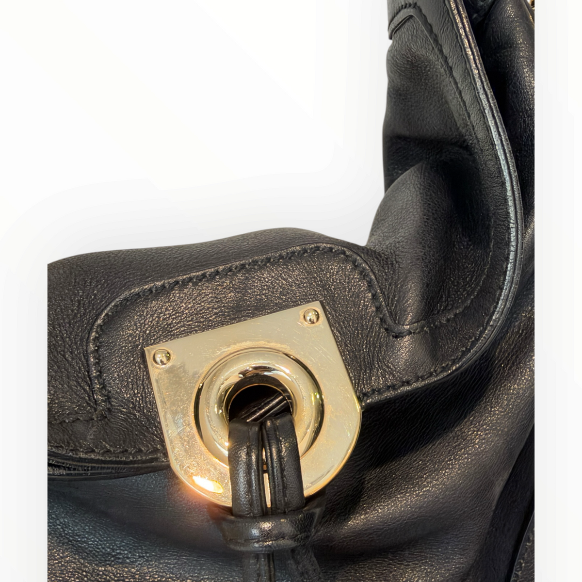 Sac Gucci Indy en cuir noir – Détails bambou et métal doré