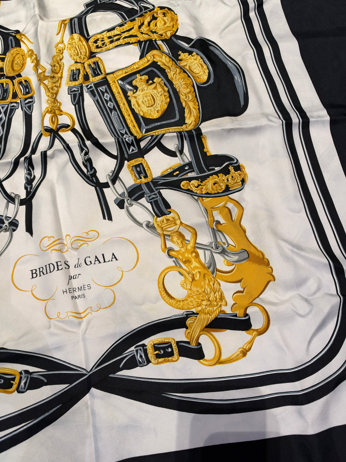Hermès – Carré 90 en soie « Brides de Gala » noir