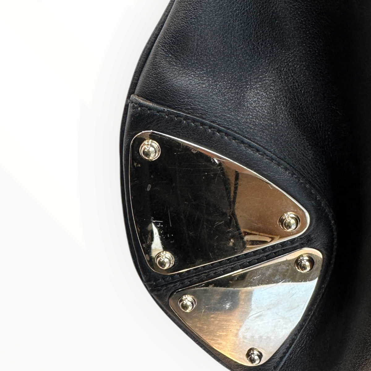 Sac Gucci Indy en cuir noir – Détails bambou et métal doré