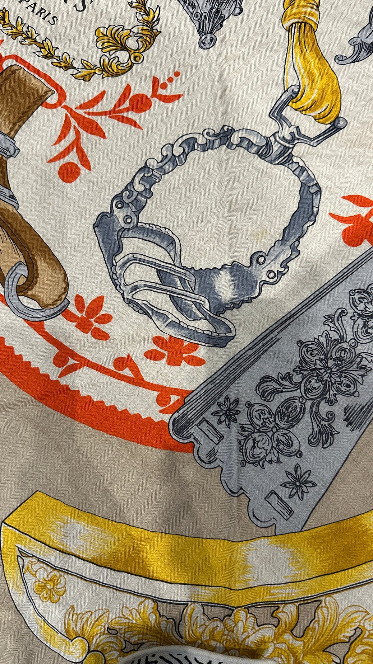 Triangle Hermès en mélange soie et cachemire