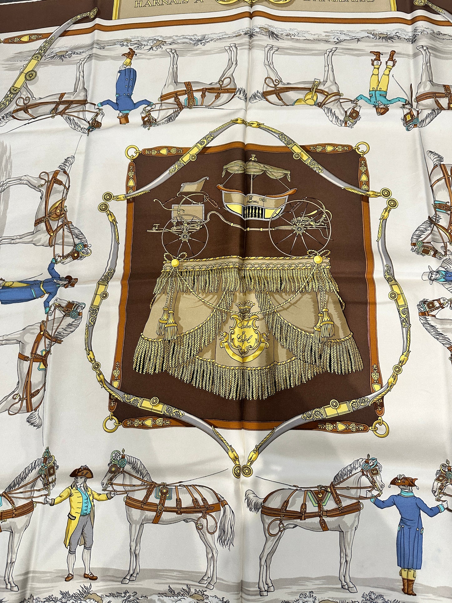 Hermès Carré 90 “Harnais à l’Anglaise” – Soie – Beige & Brun