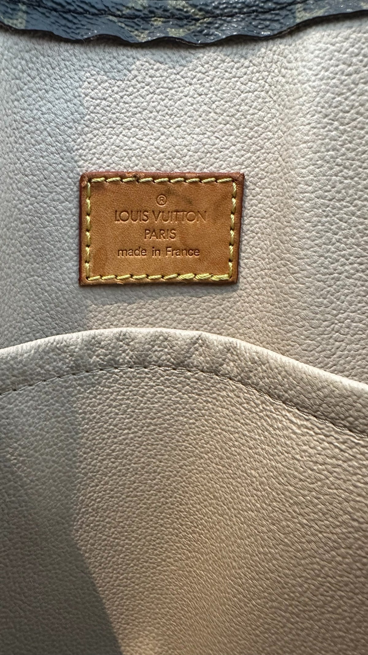 Sac Plat monogrammé Louis Vuitton