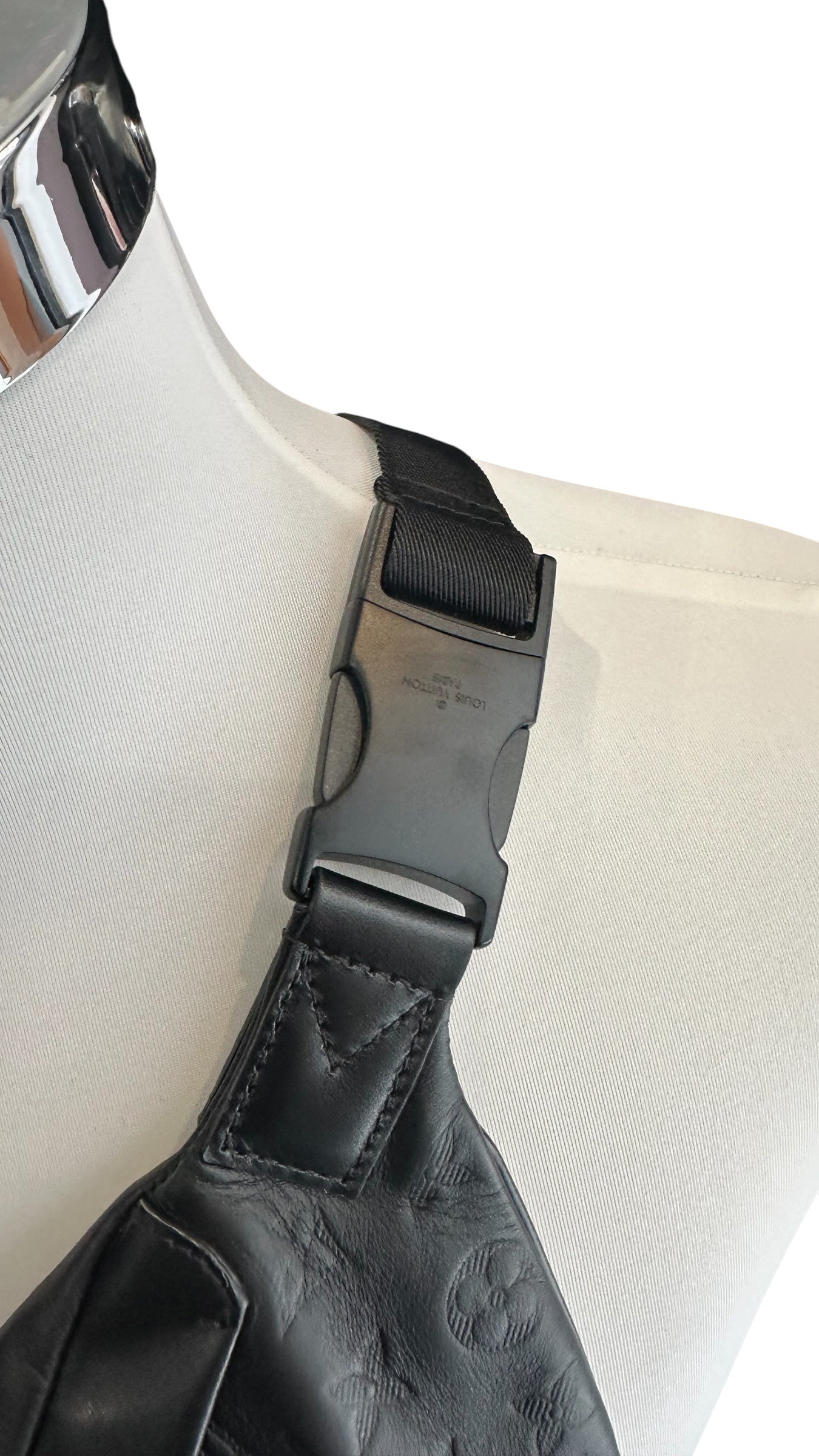 Louis Vuitton Discovery PM – Belt Bag