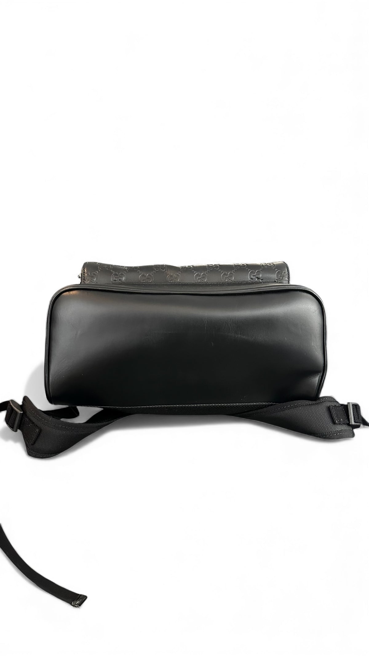 Sac a dos Gucci signature GG Monogram en cuir noir gaufré