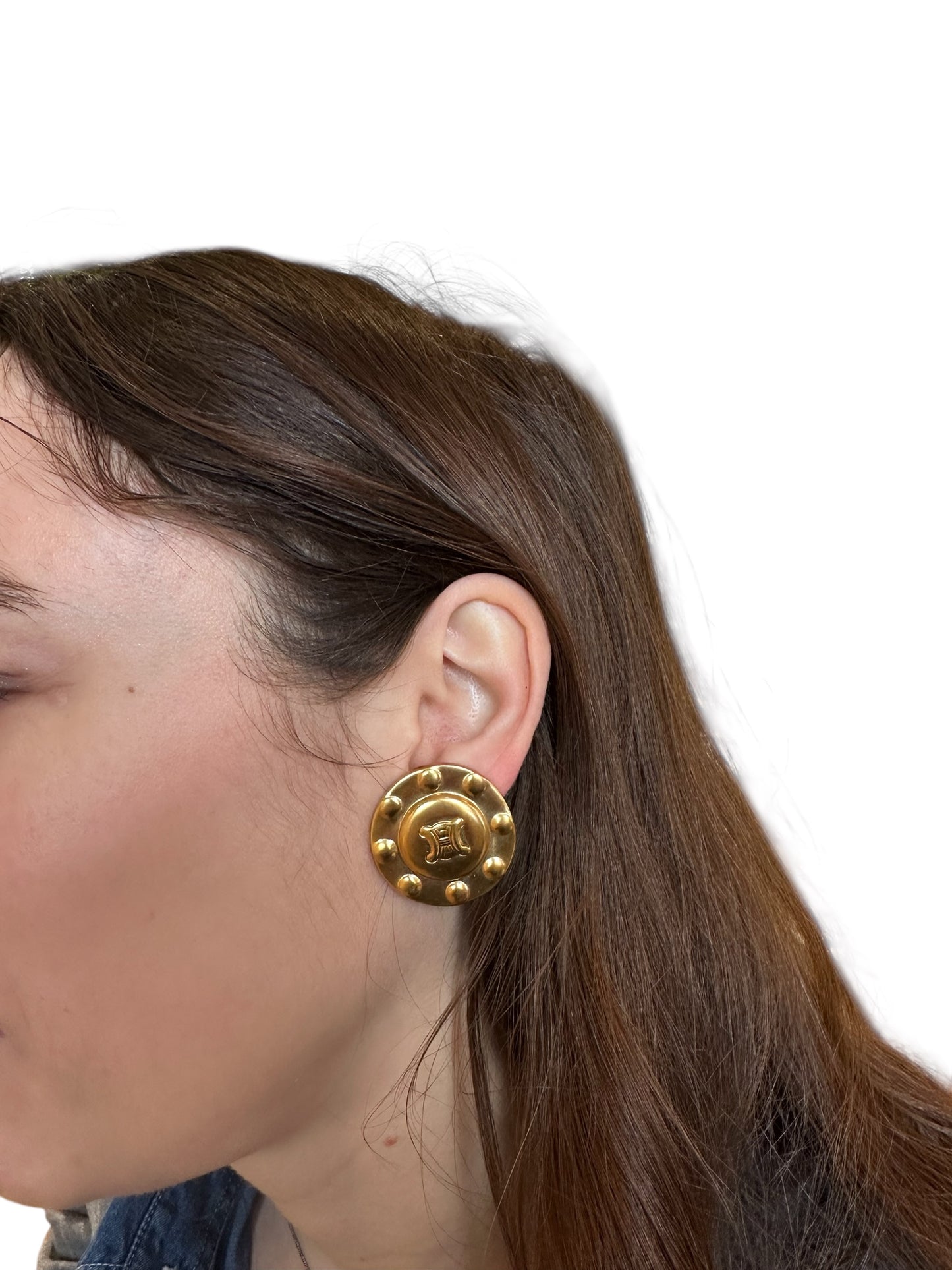 Boucle d’oreille tryonphe celine vintage à clip – médaillon doré à reliefs
