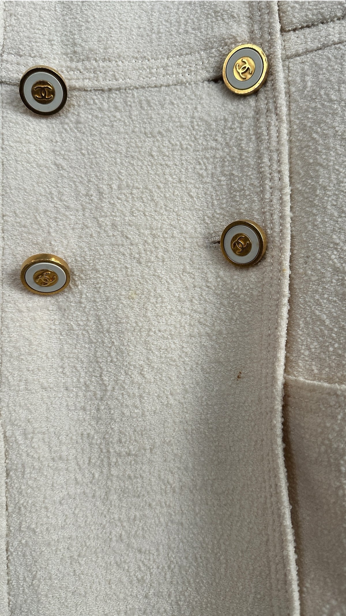 Chanel Boutique off-white wool jacket – CC jewel buttons