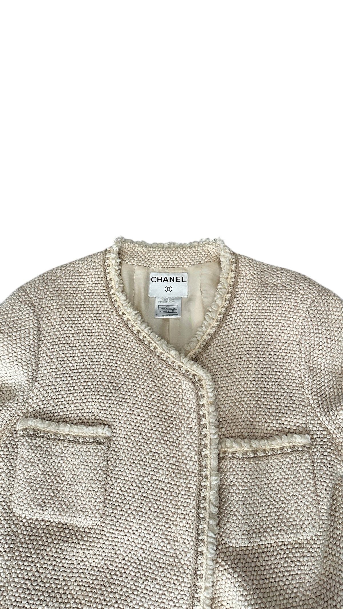 Chanel jacket in ecru bouclé tweed – Jeweled logo button fastening