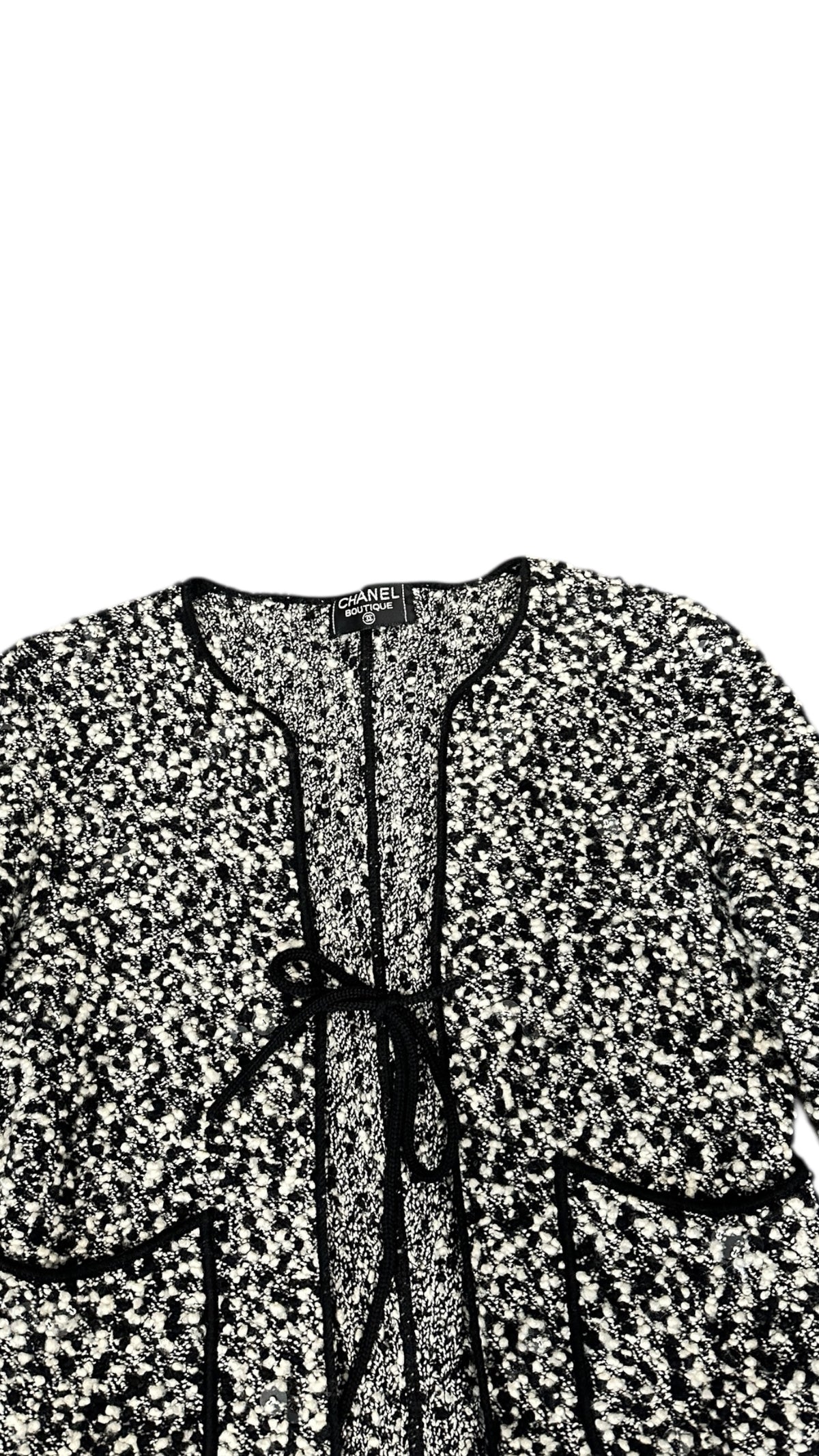 Ensemble Chanel Boutique – Tweed noir & blanc irisé (Taille 36)