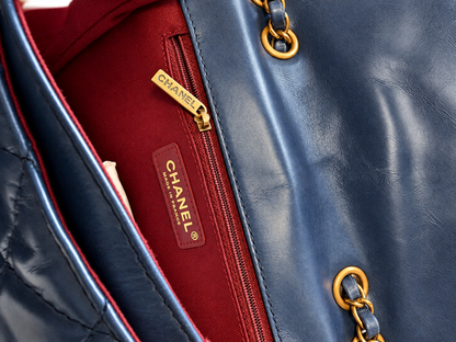 Sac à rabat à bulles en cuir matelassé Chanel CC
