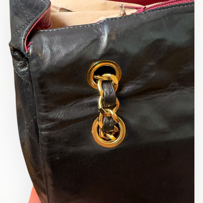 Sac Chanel Maxi Jumbo / Jumbo XL, vintage en cuir noir matelassé – Bijouterie dorée
