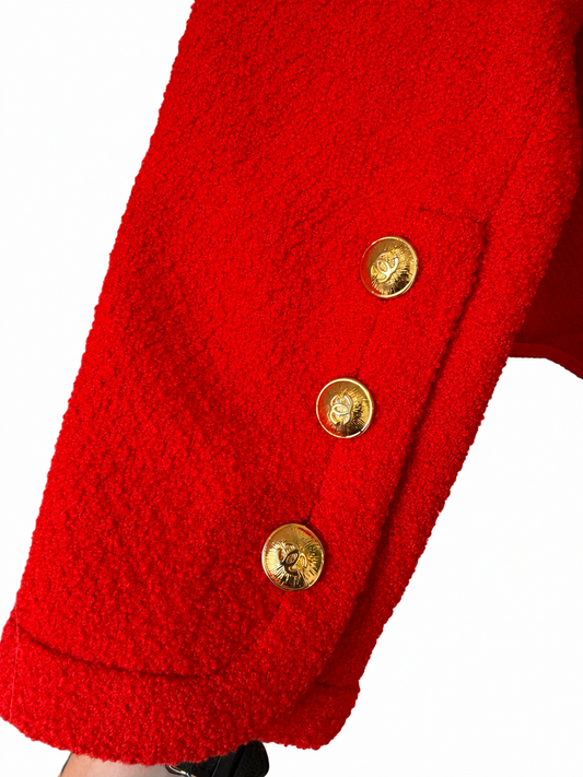 Veste Chanel vintage rouge en tweed bouclé à boutons dorés
