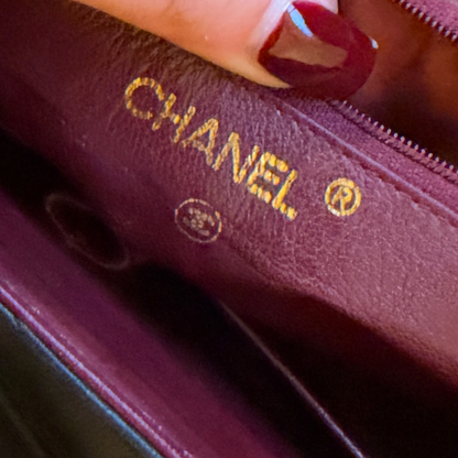 Sac Chanel Maxi Jumbo / Jumbo XL, vintage en cuir noir matelassé – Bijouterie dorée