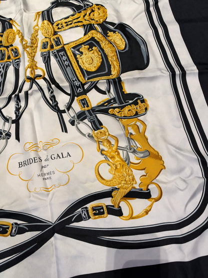 Hermès – Carré 90 en soie « Brides de Gala » noir