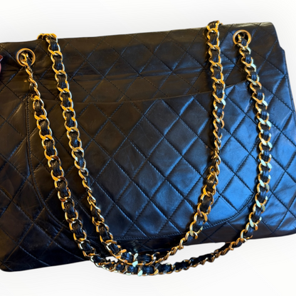 Sac Chanel Maxi Jumbo / Jumbo XL, vintage en cuir noir matelassé – Bijouterie dorée