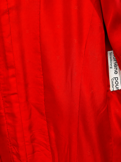 Veste Chanel vintage rouge en tweed bouclé à boutons dorés