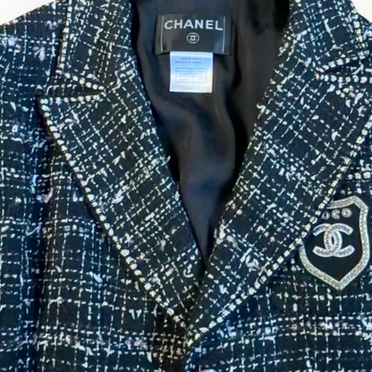 Veste Chanel en tweed noir et blanc – Collection 2005