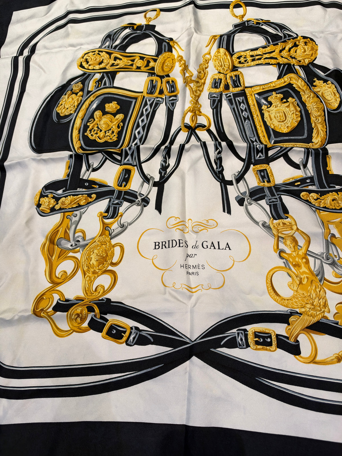 Hermès – Carré 90 en soie « Brides de Gala » noir