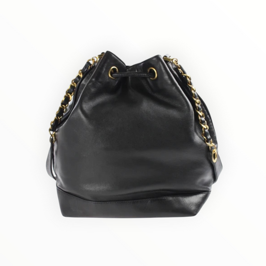 Sac seau Chanel en cuir noir
