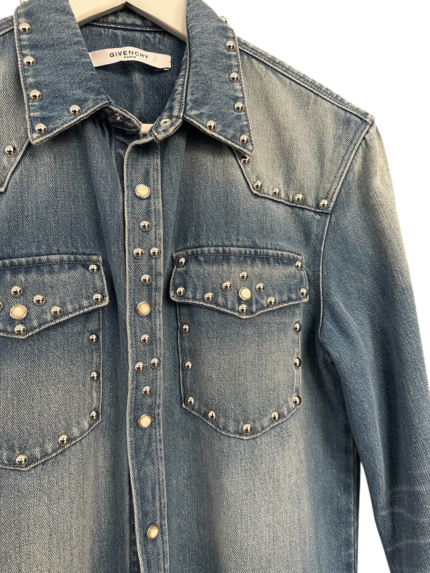Chemise en Jean Givenchy – Détails Cloutés