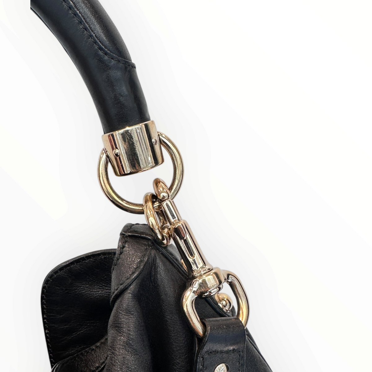 Sac Gucci Indy en cuir noir – Détails bambou et métal doré