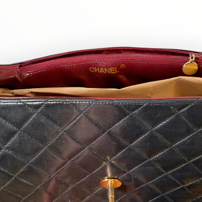 Sac Chanel Maxi Jumbo / Jumbo XL, vintage en cuir noir matelassé – Bijouterie dorée