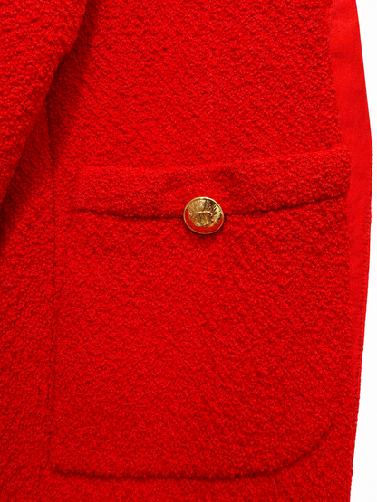 Veste Chanel vintage rouge en tweed bouclé à boutons dorés