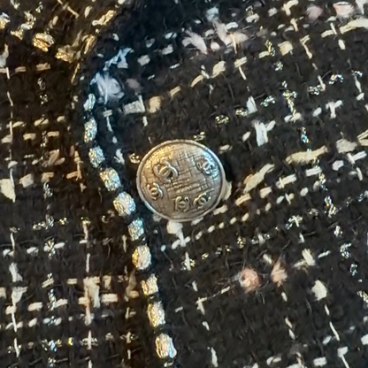 Veste Chanel en tweed noir et blanc – Collection 2005