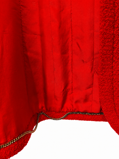 Veste Chanel vintage rouge en tweed bouclé à boutons dorés