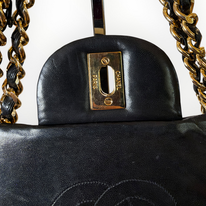 Sac Chanel Maxi Jumbo / Jumbo XL, vintage en cuir noir matelassé – Bijouterie dorée