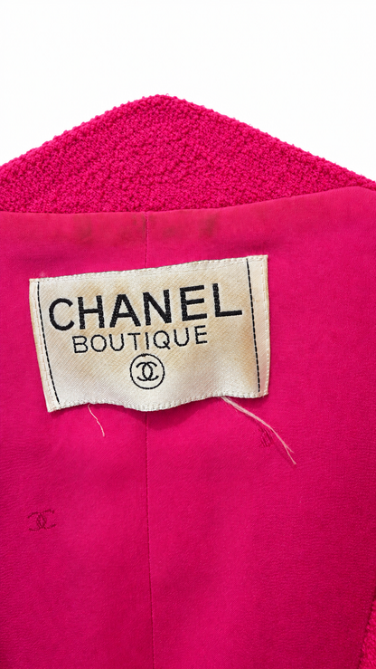 Veste Chanel Boutique rose fuchsia – Boutons CC dorés taille 38