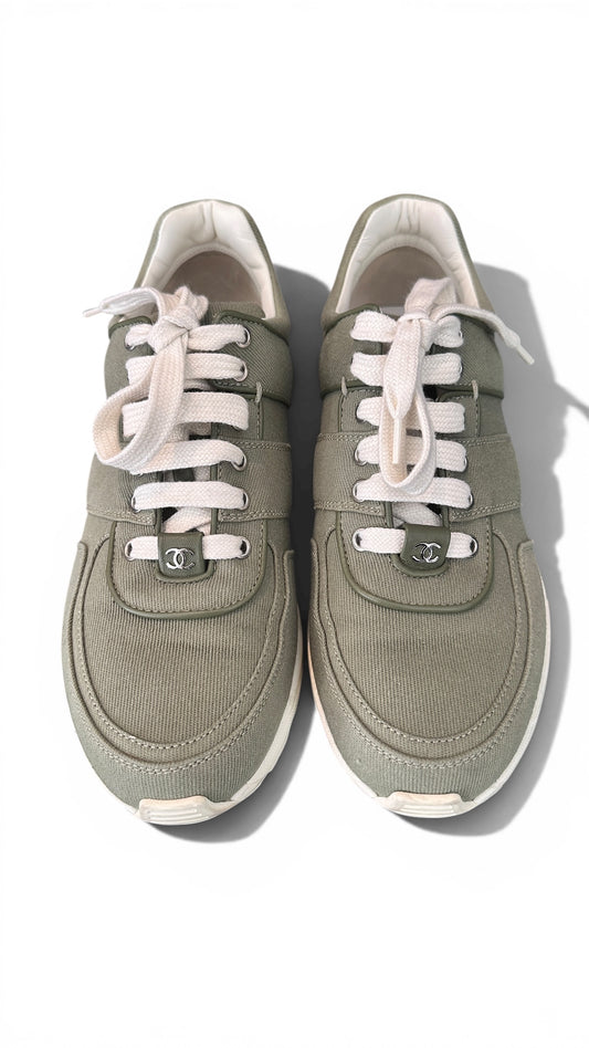 Chanel CC Logo Sneakers Toile Kaki Clair – Taille 39,5