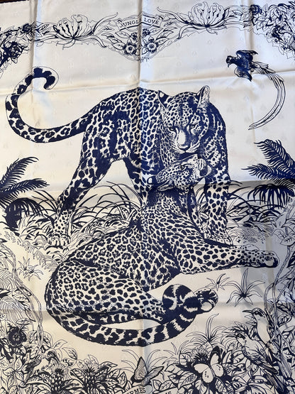 Carré Hermès 90 « Jungle Love Tattoo »  Blanc et marine