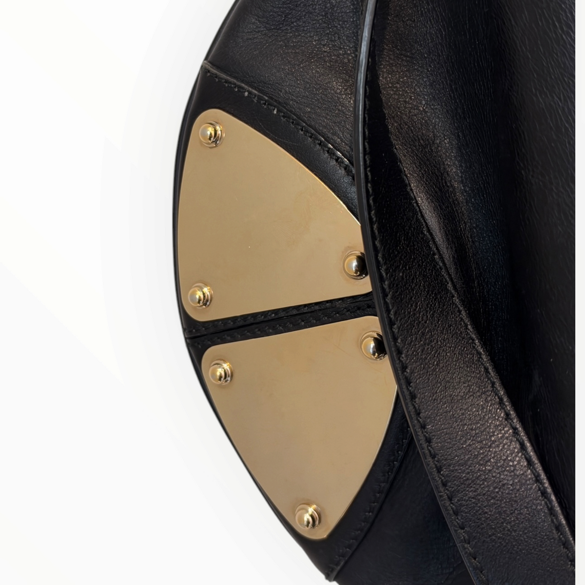 Sac Gucci Indy en cuir noir – Détails bambou et métal doré