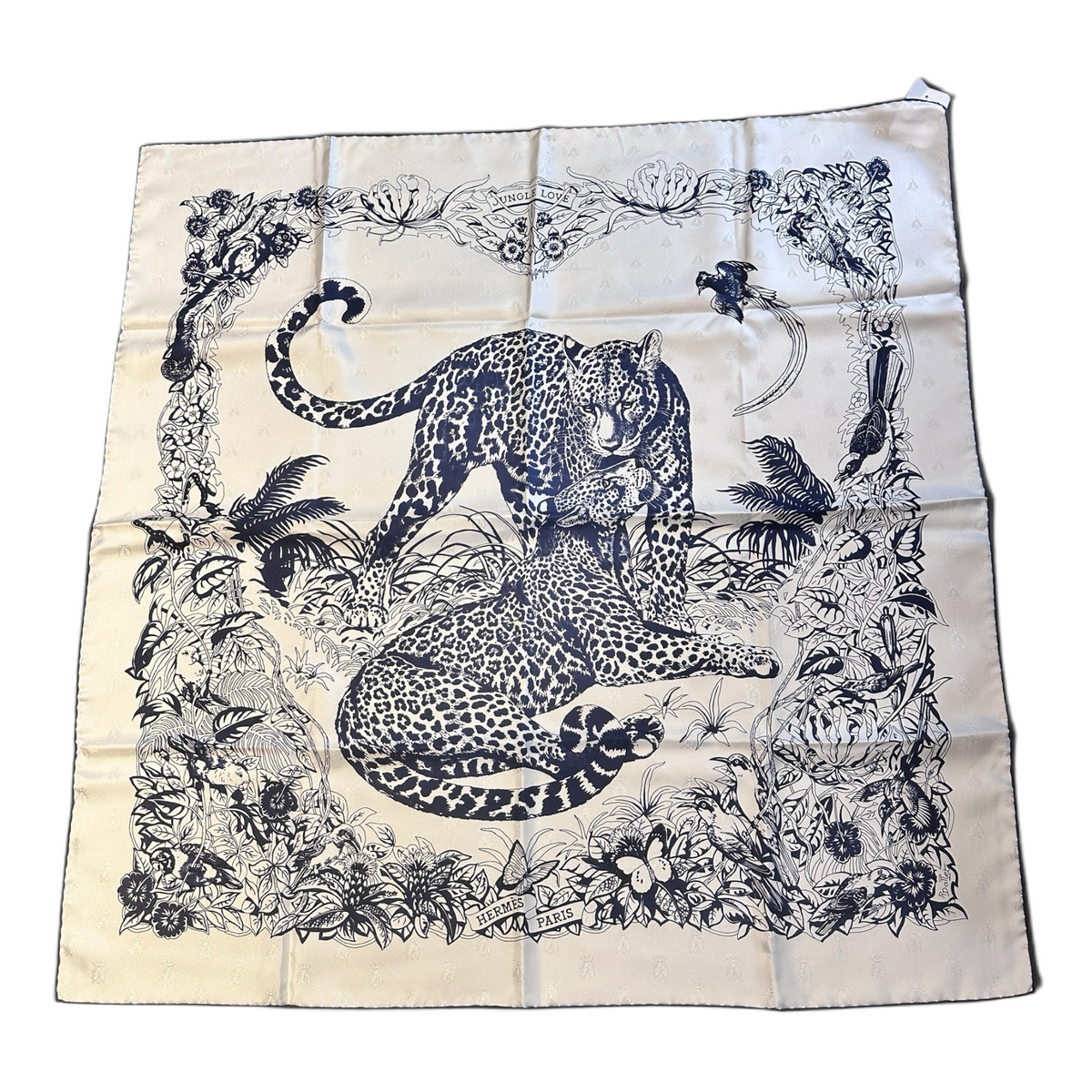 Carré Hermès 90 « Jungle Love Tattoo »  Blanc et marine