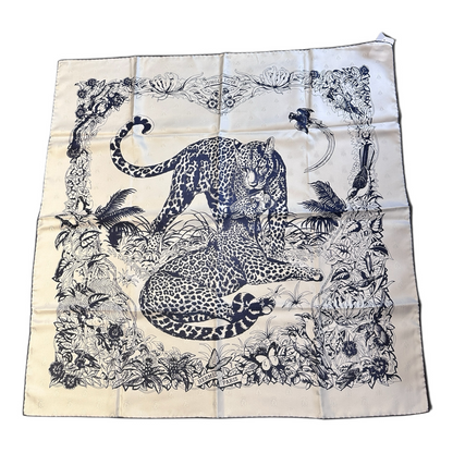 Carré Hermès 90 « Jungle Love Tattoo »  Blanc et marine