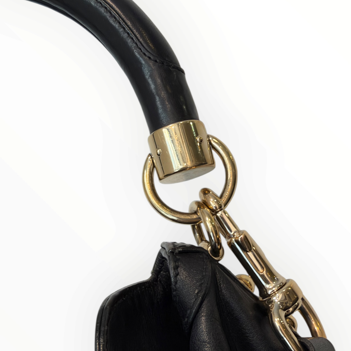 Sac Gucci Indy en cuir noir – Détails bambou et métal doré