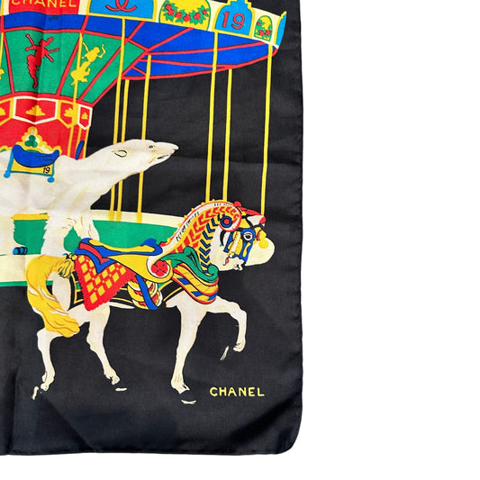Carré Chanel « Carousel » Vintage – Soie Multicolore sur fond Noir