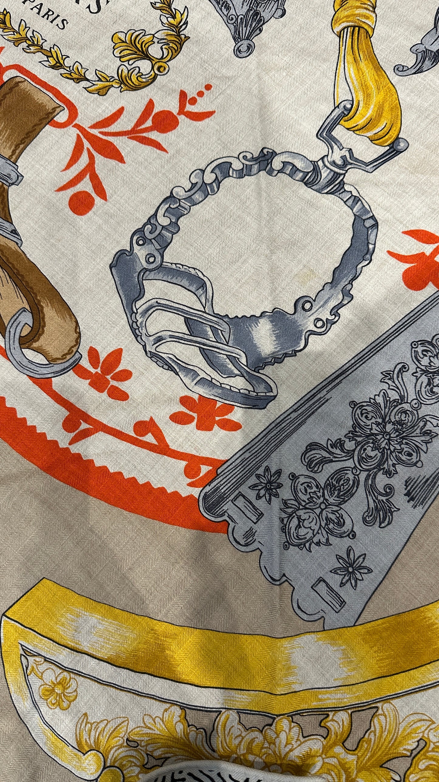 Triangle Hermès en mélange soie et cachemire