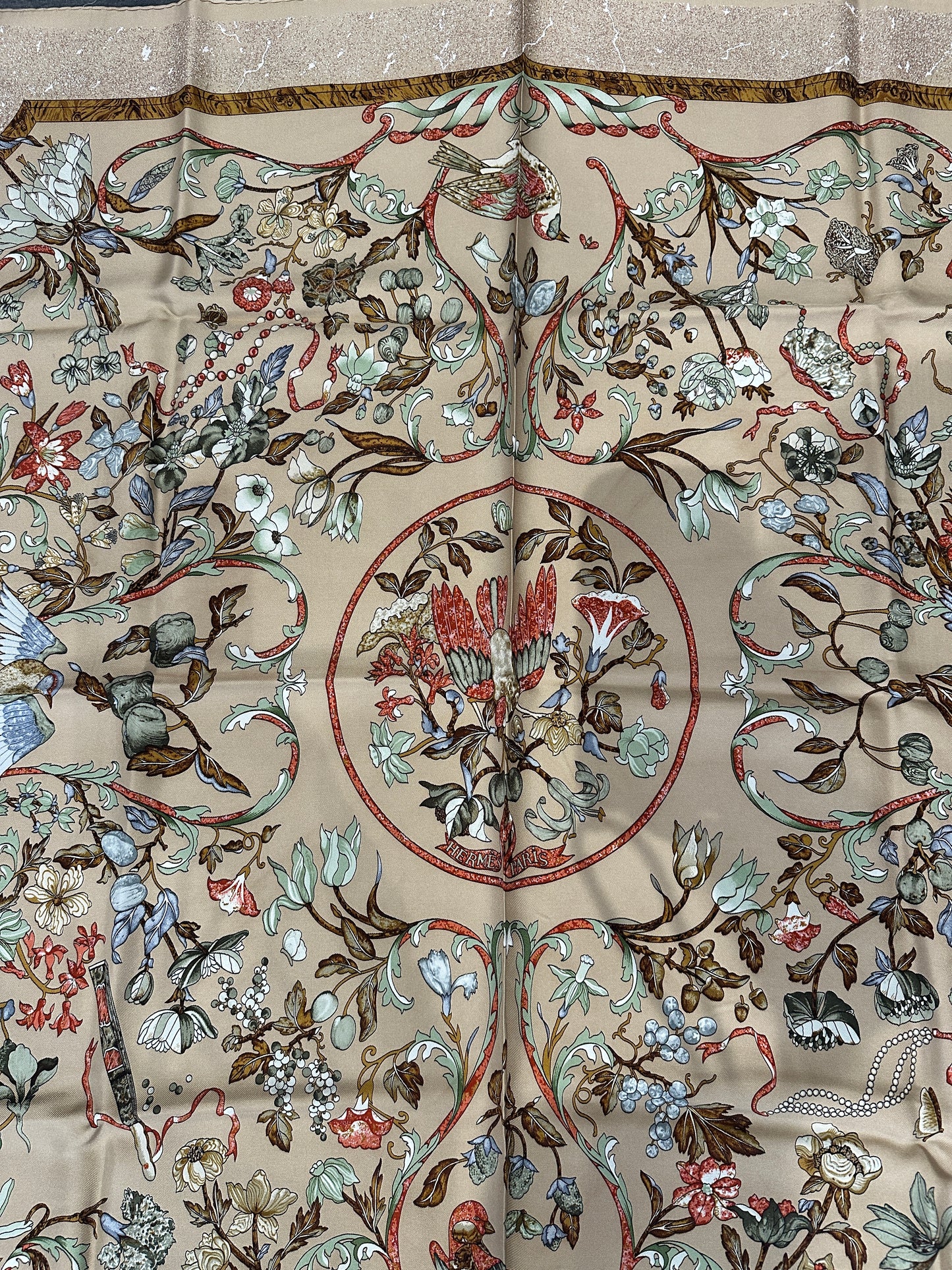 Hermès Carré 90 –des pierres d orient et d'occident  – Beige Sable