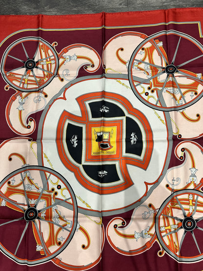 Hermès Carré 90 “Carriage de Washington” – Soie – Bordeau/ Rouge
