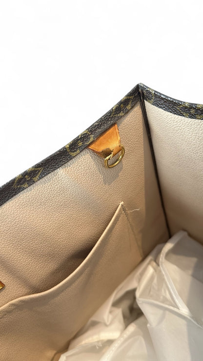 Sac Plat monogrammé Louis Vuitton