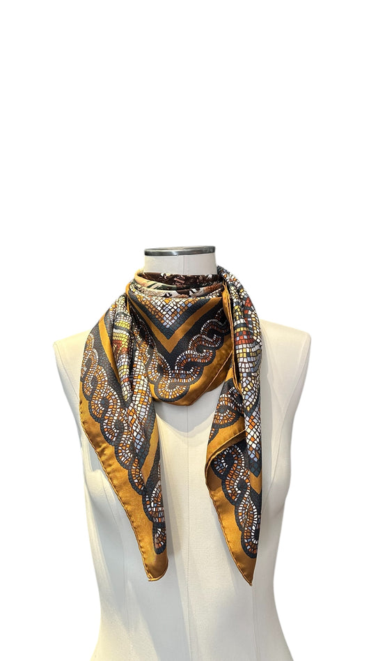 Carré Hermès 90 sous le cèdre