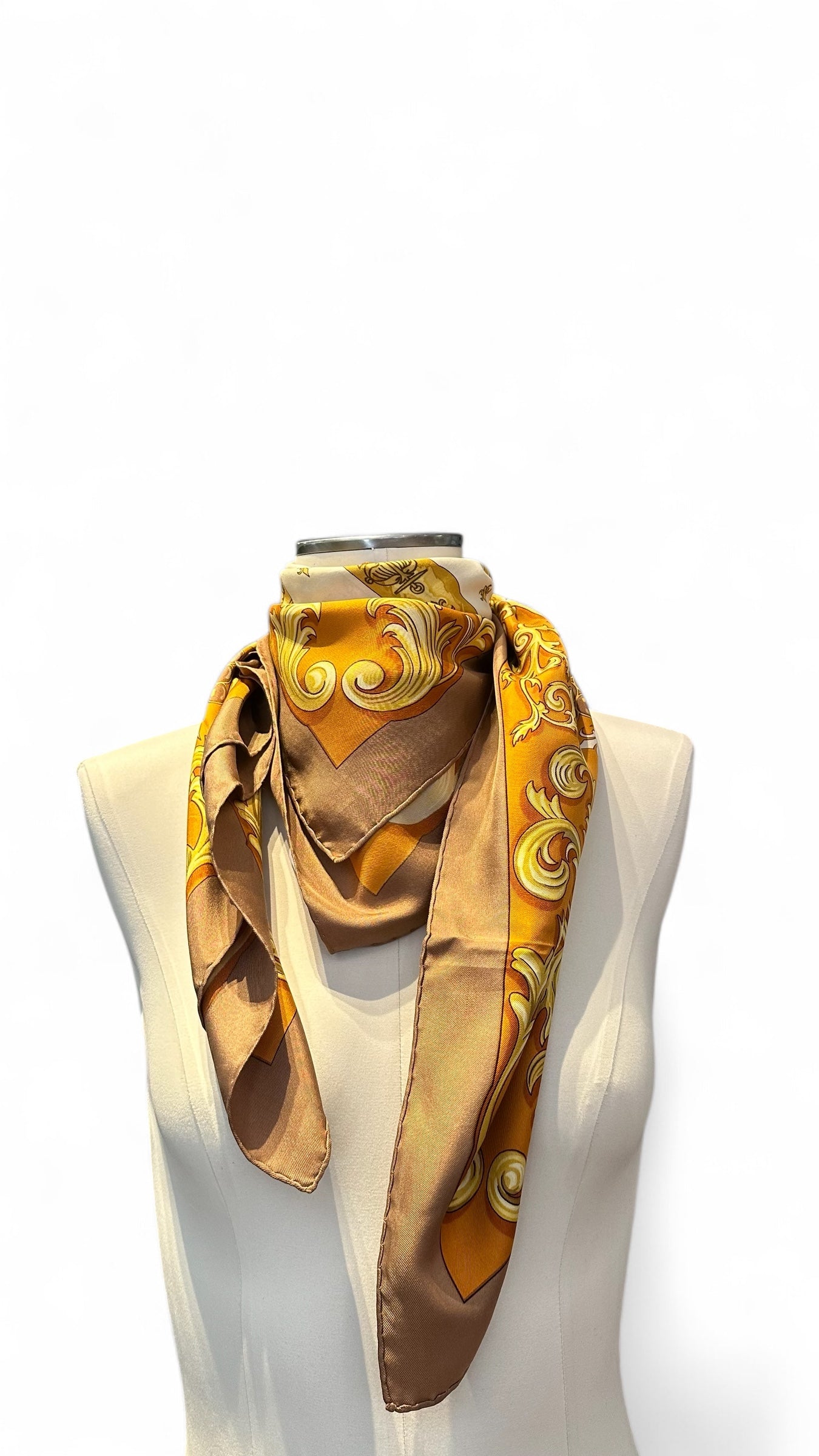 Carré Hermès 90 Le canon du soleil royal