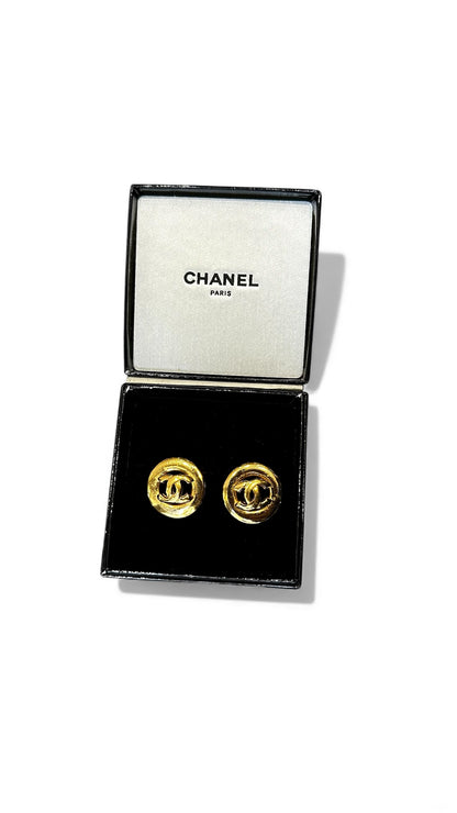 Boucle d'oreille a clip Chanel vintage