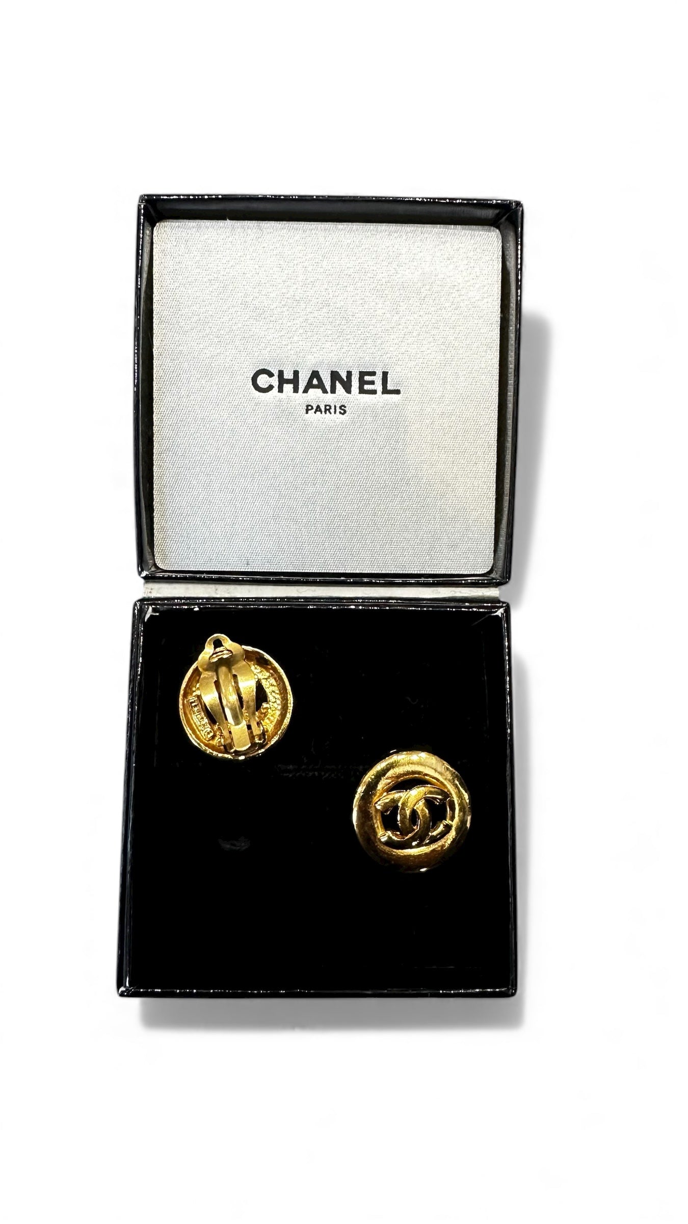 Boucle d'oreille a clip Chanel vintage