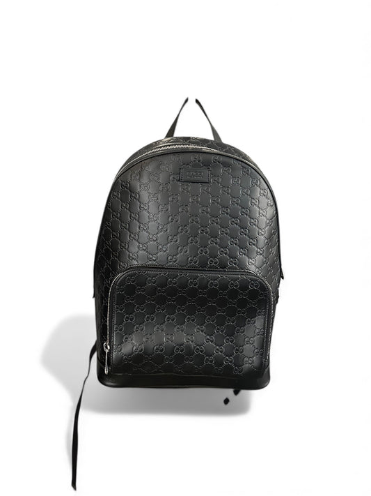 Sac a dos Gucci signature GG Monogram en cuir noir gaufré