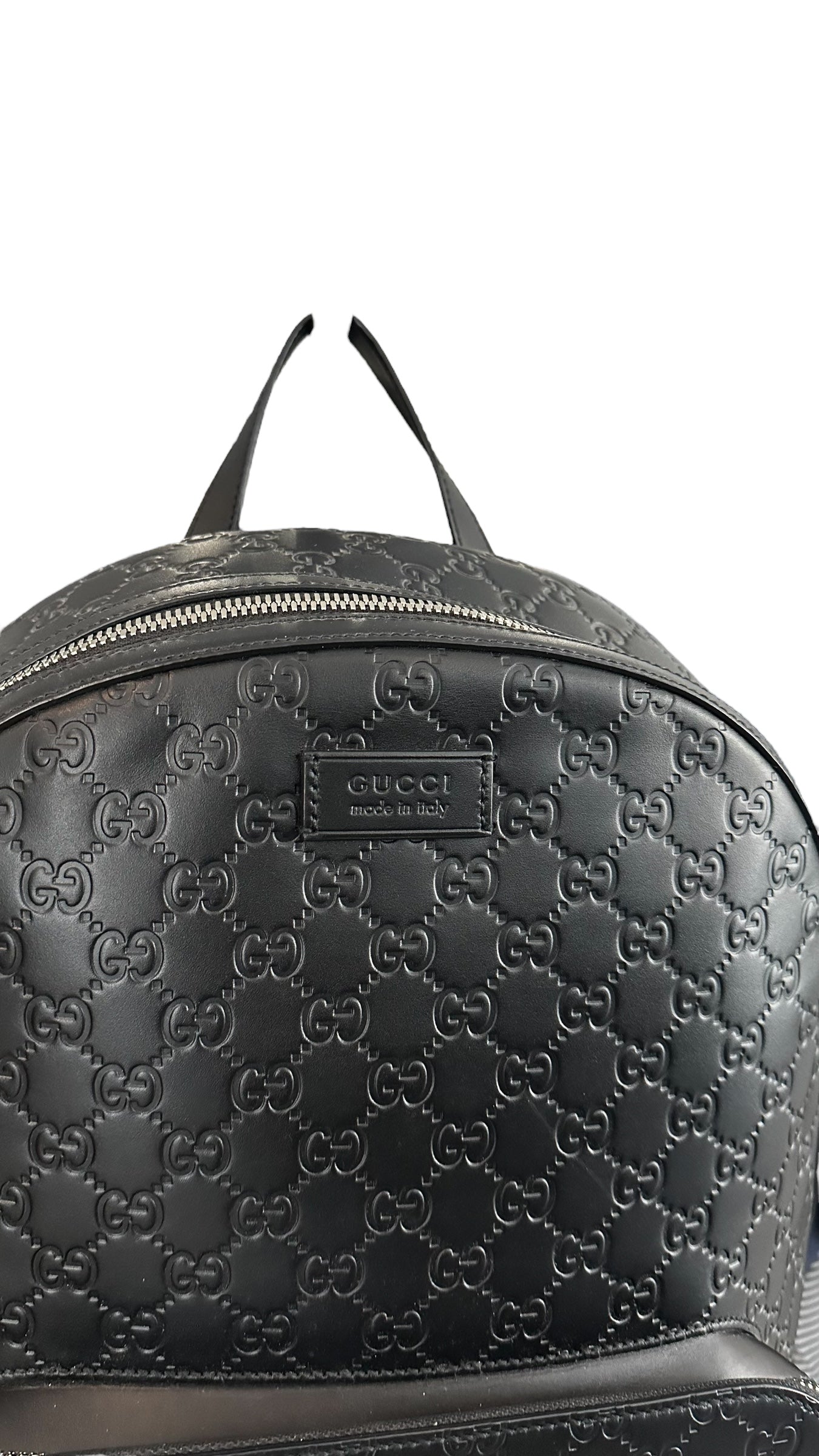 Sac a dos Gucci signature GG Monogram en cuir noir gaufré