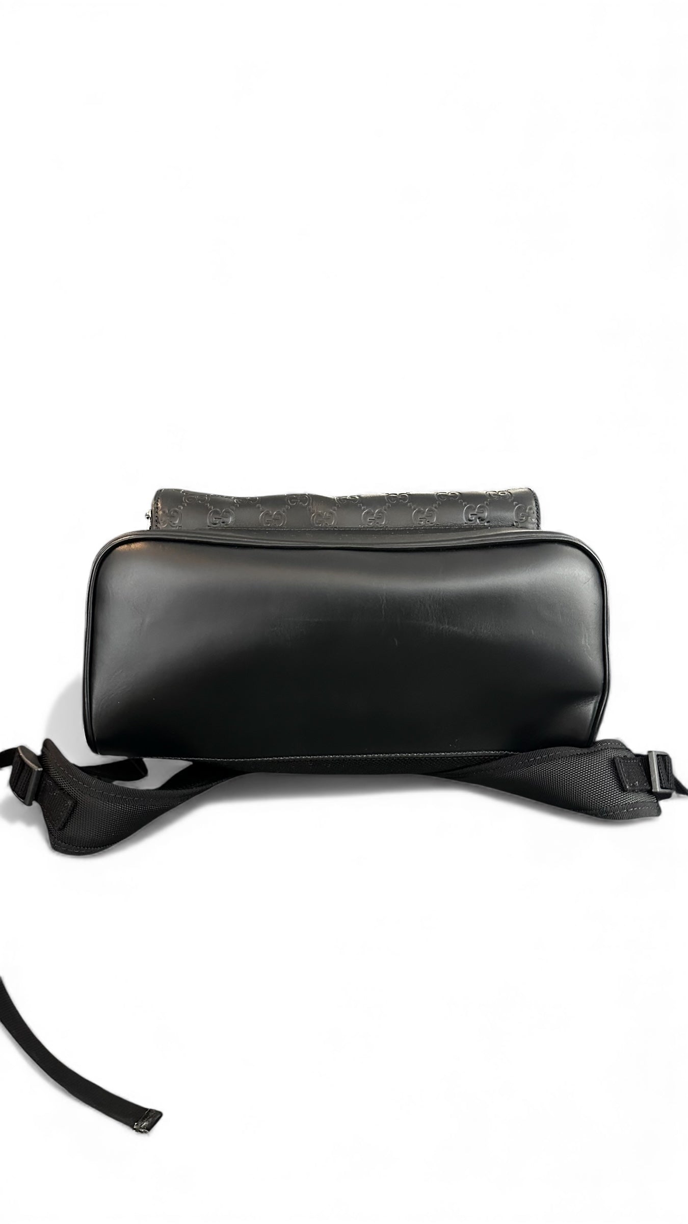 Sac a dos Gucci signature GG Monogram en cuir noir gaufré