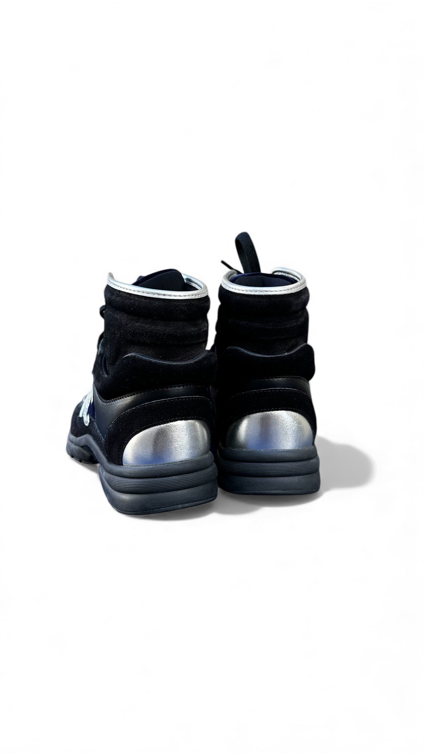 Sneakers Montantes Chanel – Noir, Bleu Marine & Blanc